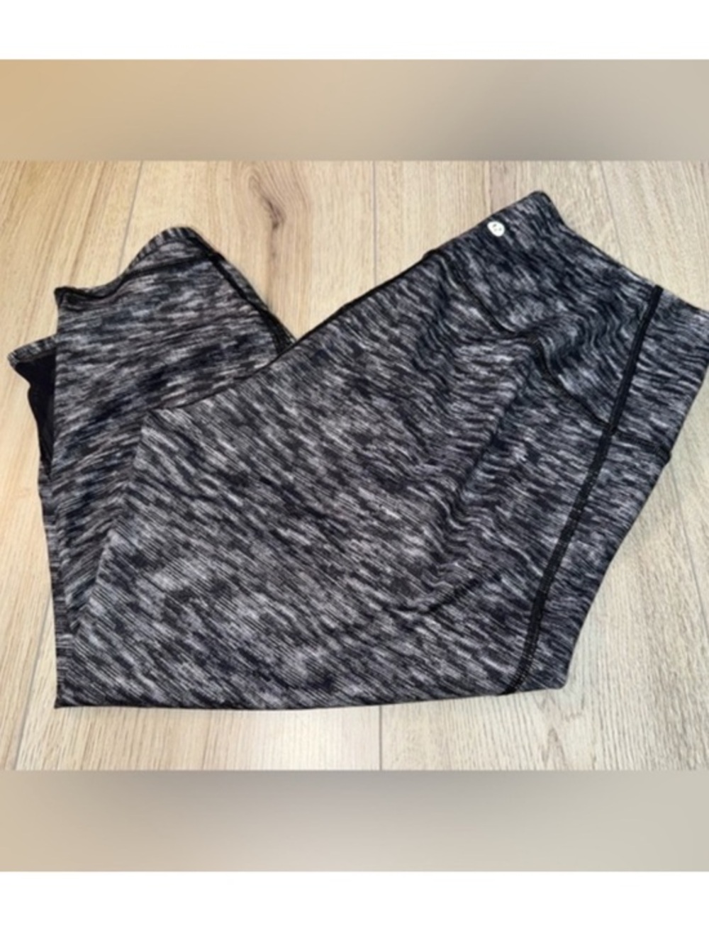 Lululemon Black Grey gray Athletic Capri crop cropped Leggings tights